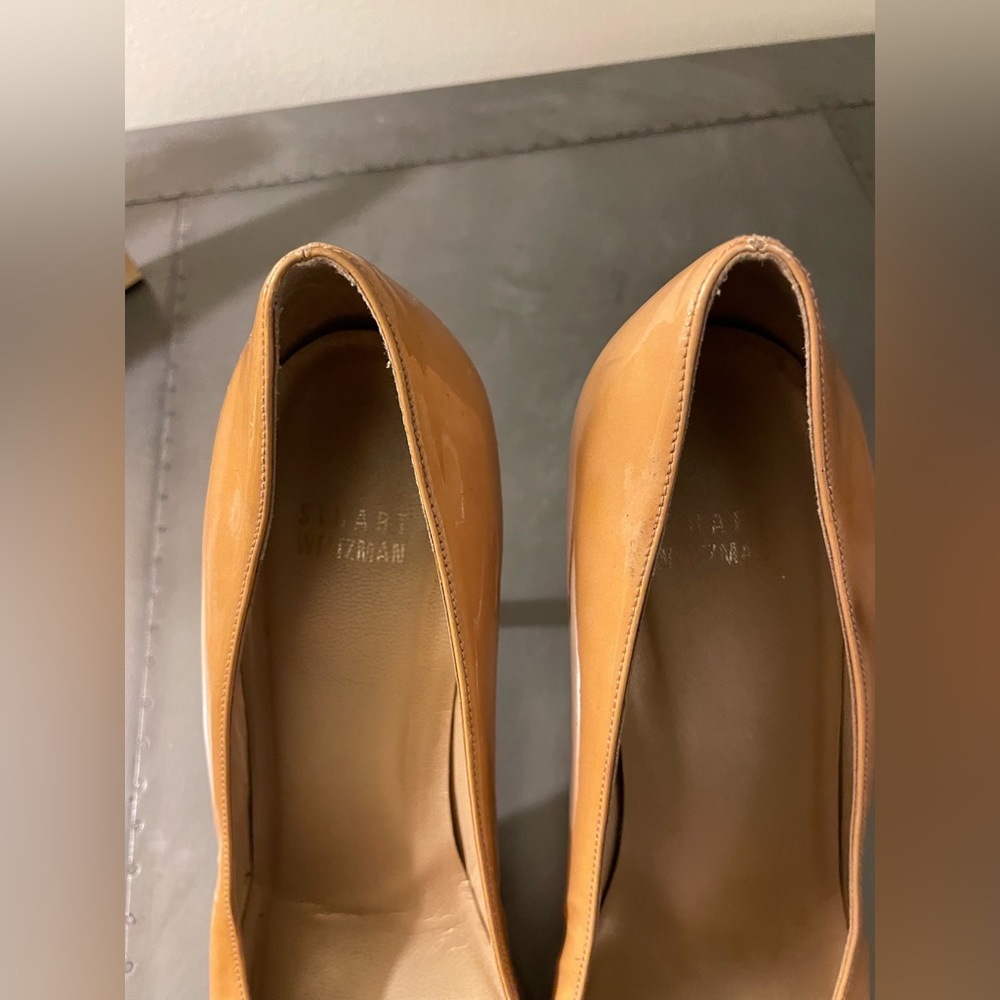 Stuart Weitzman Nude 4.5” Patent Leather Pumps 10 - Picture 4 of 12